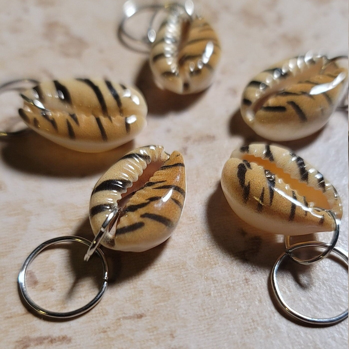 5pcs Tiger Print Pattern Cowrie Shell Hair Rings, Dread Rings Loc Jewe –  Beaditwearitloveit